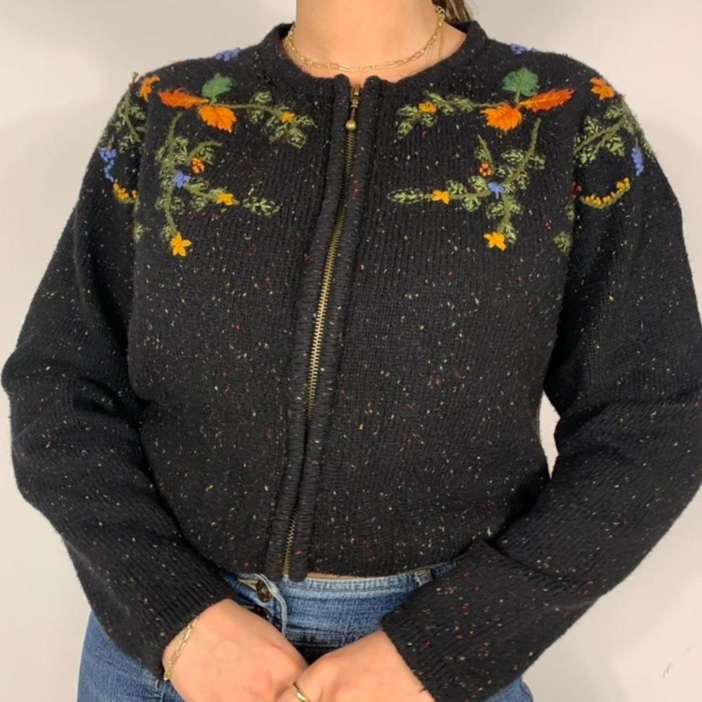 VINTAGE BLACK FLOWERS EMBROIDERY PUFFY KNIT ZIPED UP CARDIGAN